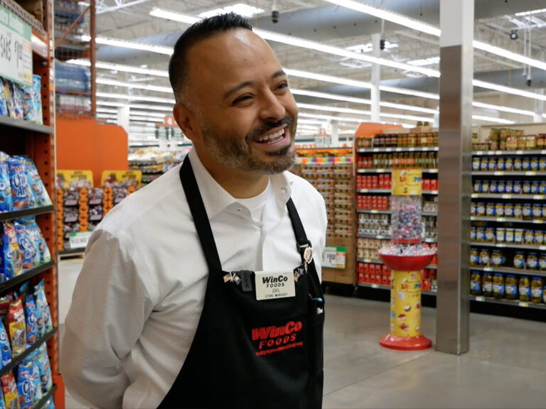 blog-store-manager Smiling Store Manager